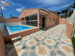 Casa inteira com piscina a 750 metros da praia